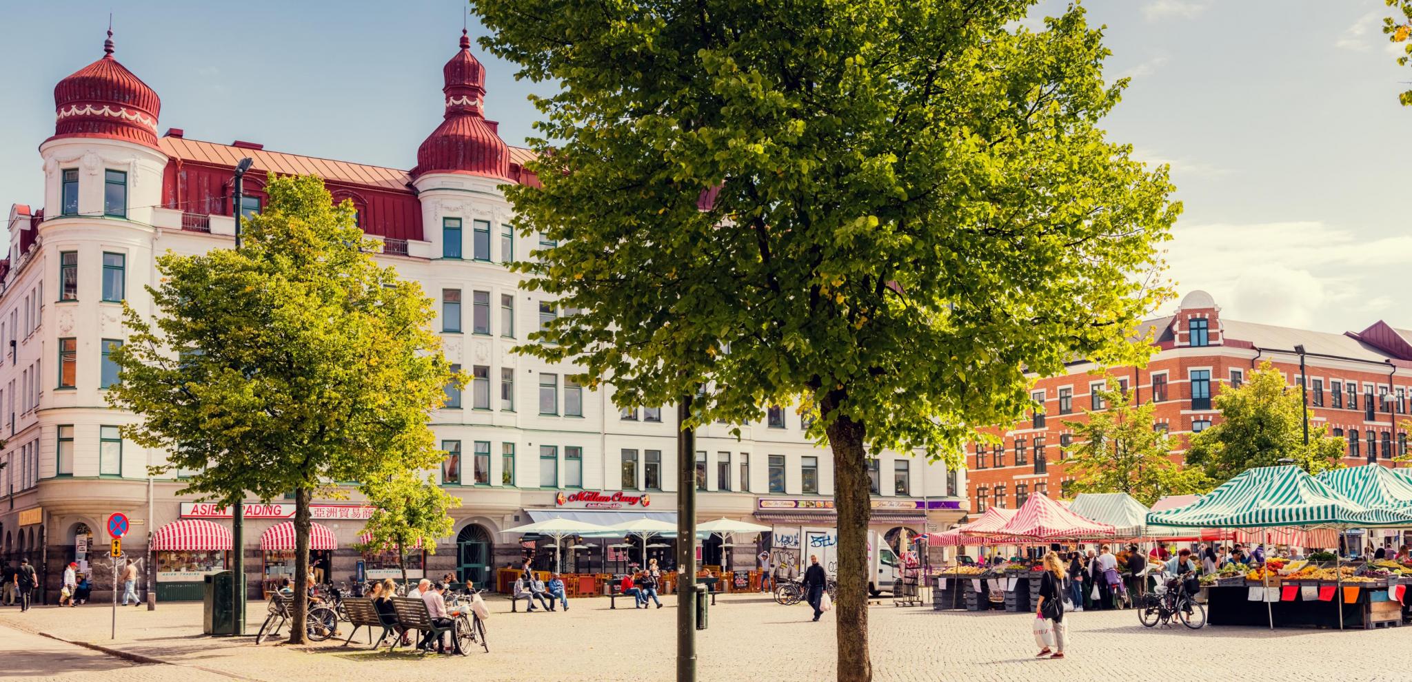 Möllevångstorget i Malmö en solig sommardag