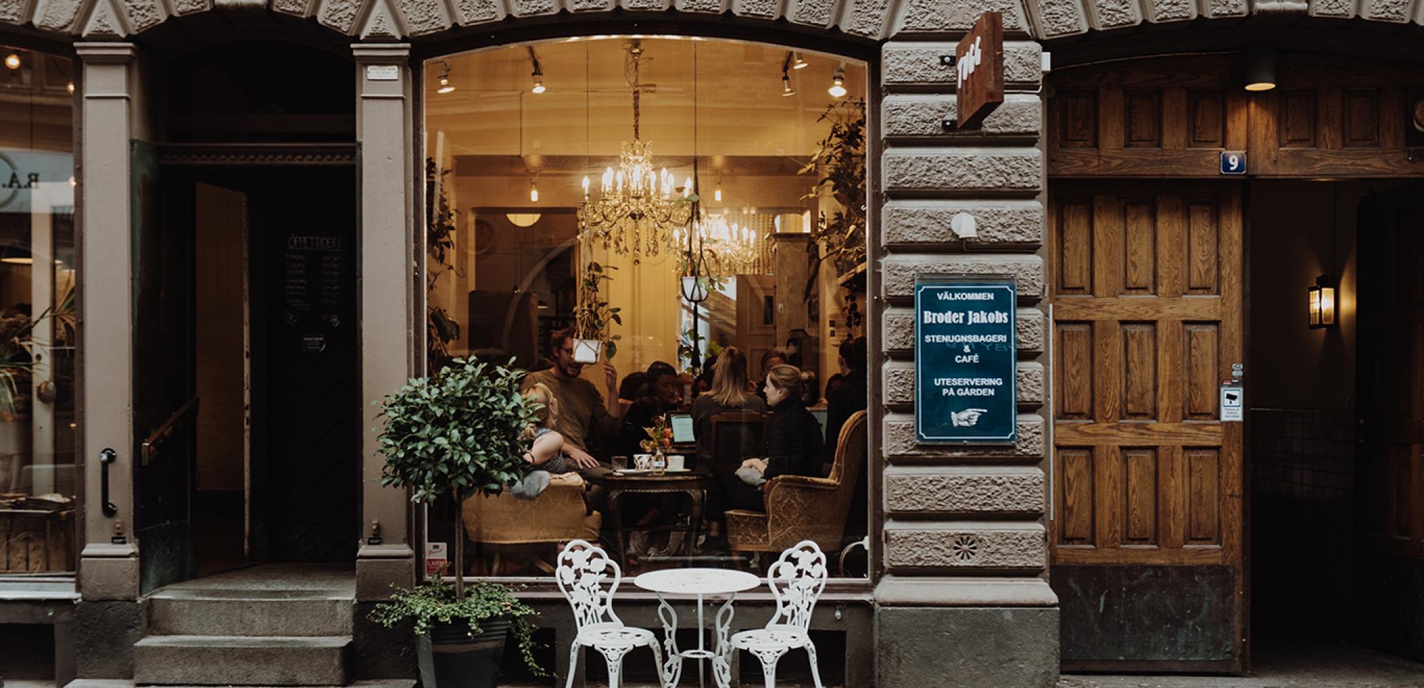 Street view of a cafe 