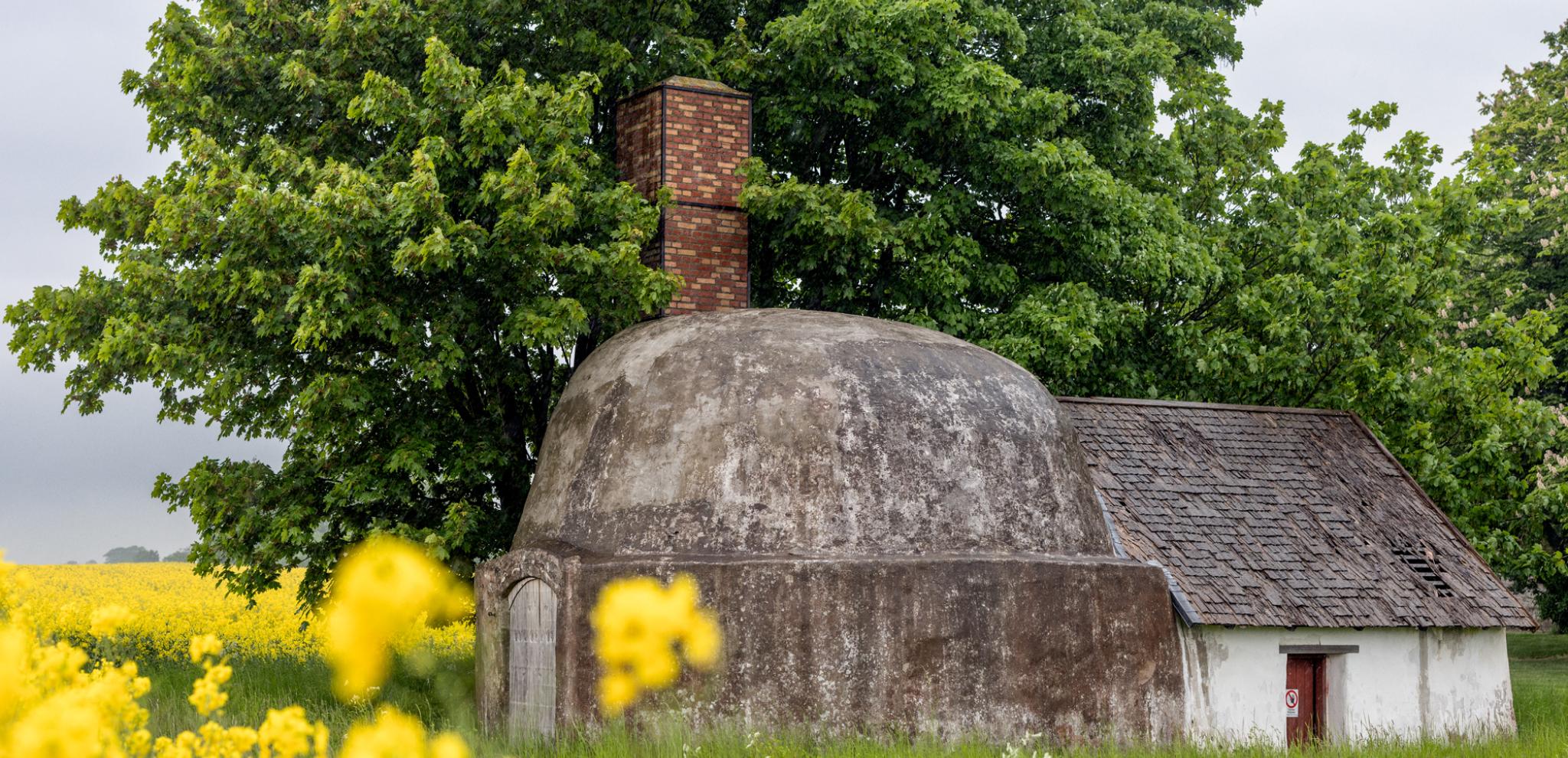 Kalkugnarna bland rapsfält i Östra Torp
