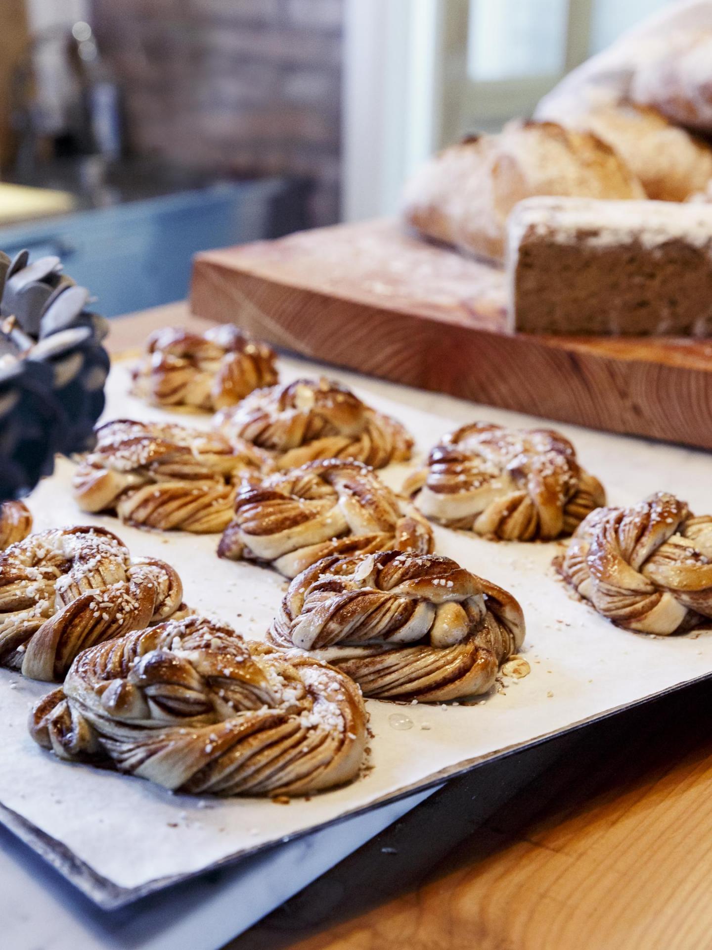 Cinnamon buns on baking tray