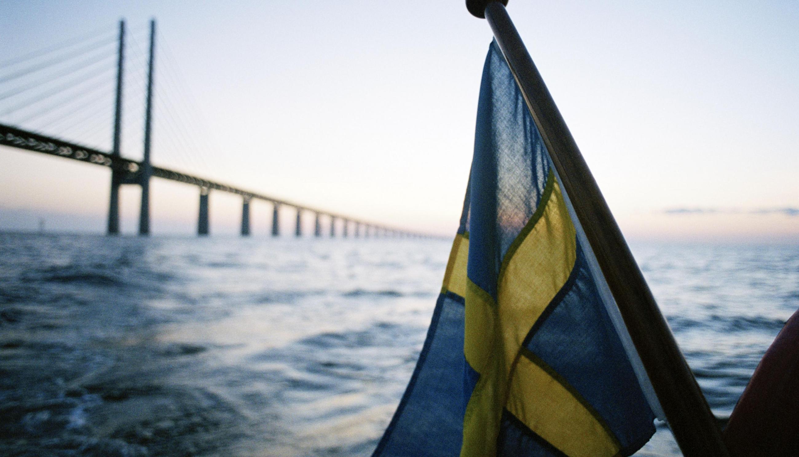 Swedish flag by Öresundsbron © Lasse Davidsson