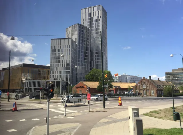 Die drei Türme des Clarion Hotel & Congress Malmö Live aus der Ferne.