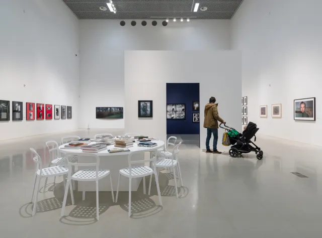 Man with stroller at Moderna Museet © Åsa Lundén