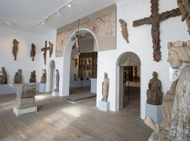 Hall with historical figures