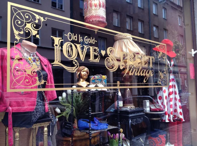The shopwindow of Love street vintage