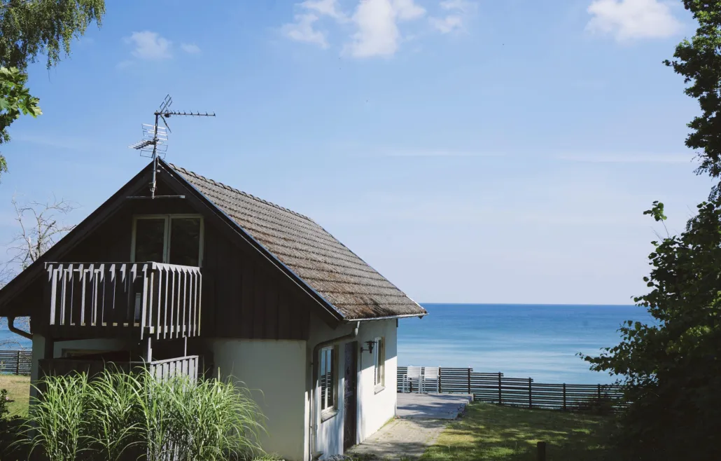 Cottage by the water